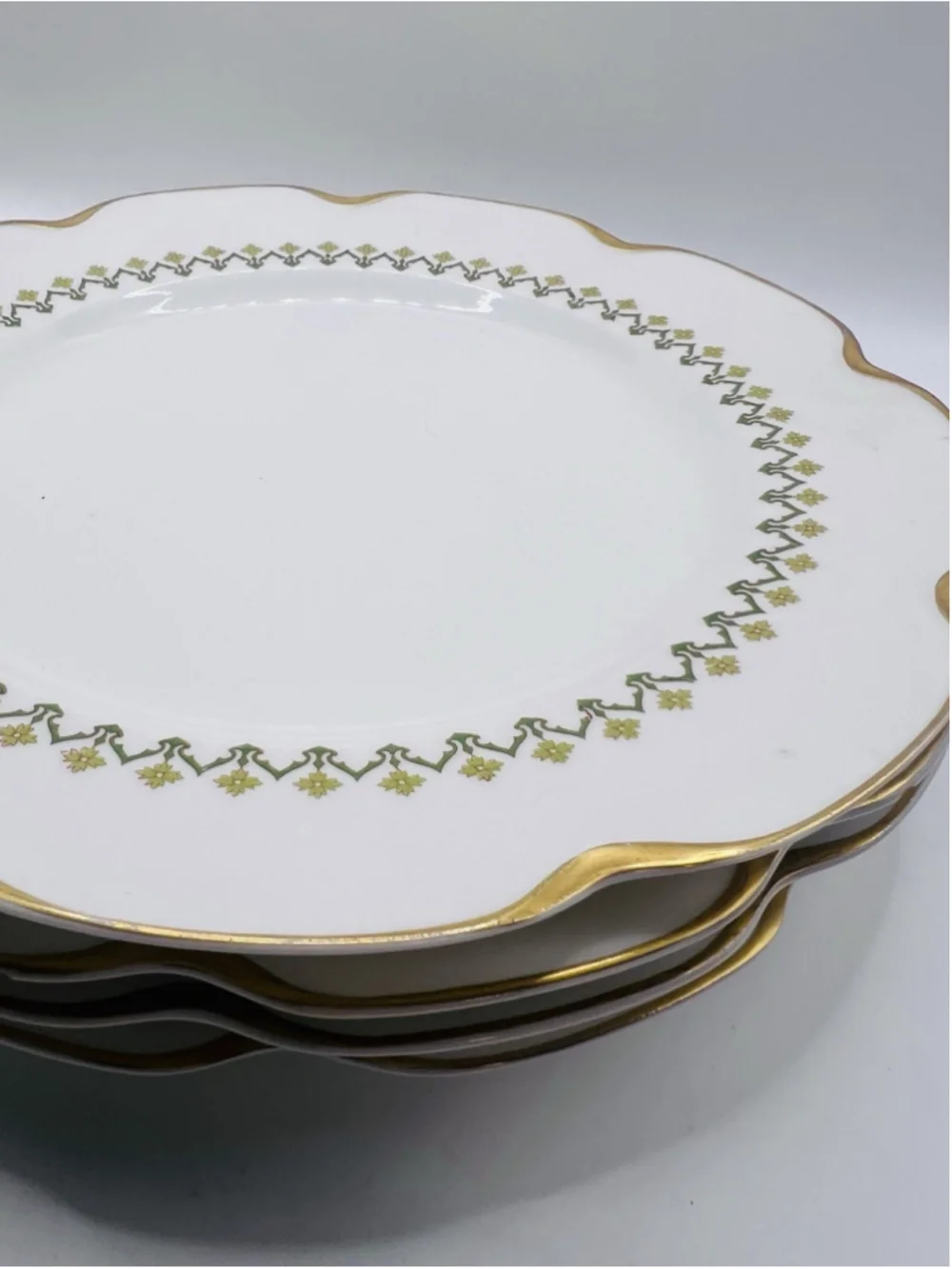 Haviland Limoges France Schleiger Plates Set of 4 Scroll Petal 9.5” Green Gold